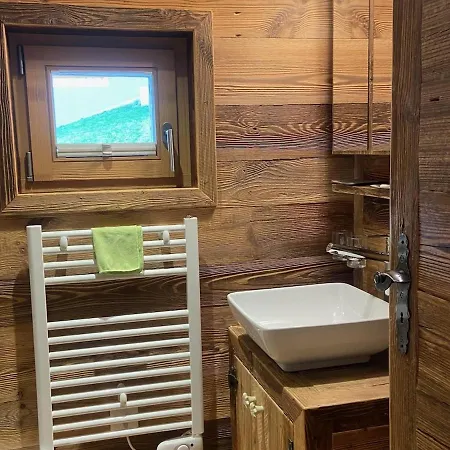 Les Ravaires, Morgins Alpstuga